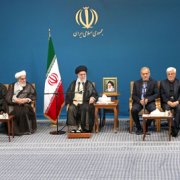 رهبر انقلاب: حل مسئلۀ گرانی و تورم جزو اولویت‌های فوری است.